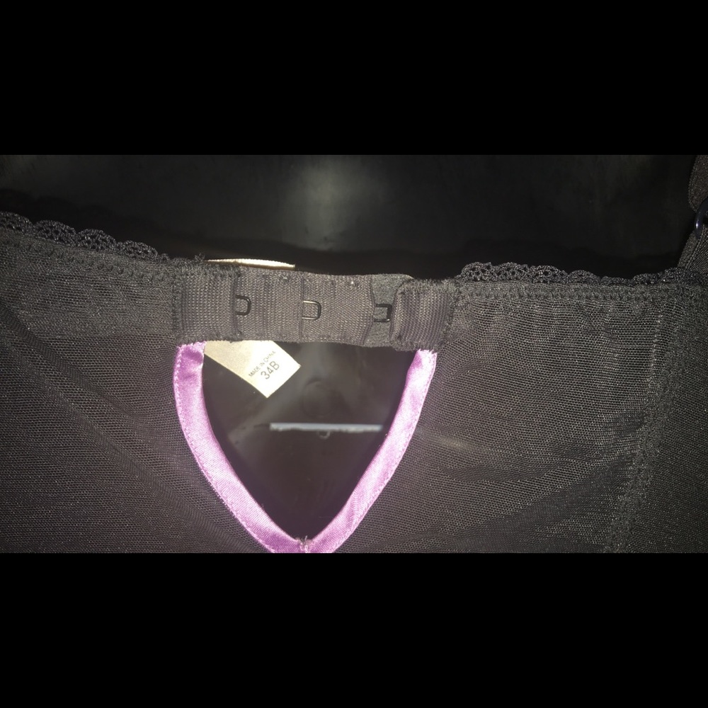 Lingerie - Picture 3 of 4